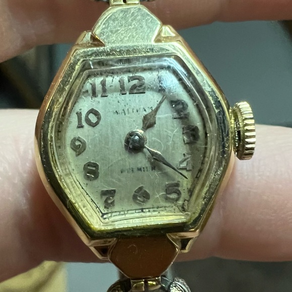 Rare vintage 14k gold Waltham ladies watch. - Picture 7 of 9